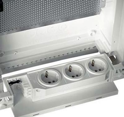 Мультимедийные слаботочные щиты Hager Volta - электрические розетки для питания активных компонентов