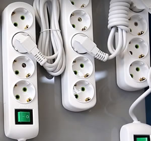 Розеточные колодки и готовые удлинители Lezard